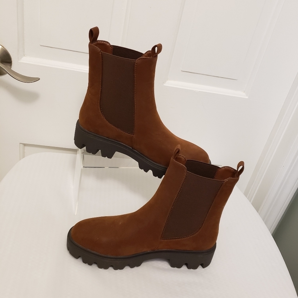 Journee Collection "Ivette" Chestnut Brown Booties Size 9, Lug Sole, Casual